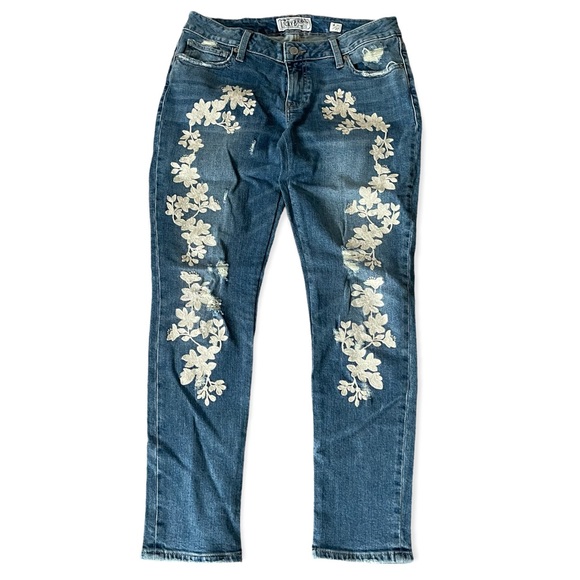 Lucky Brand Denim - 🐳 2/$44 🐳 Lucky Brand Embroidered Jeans